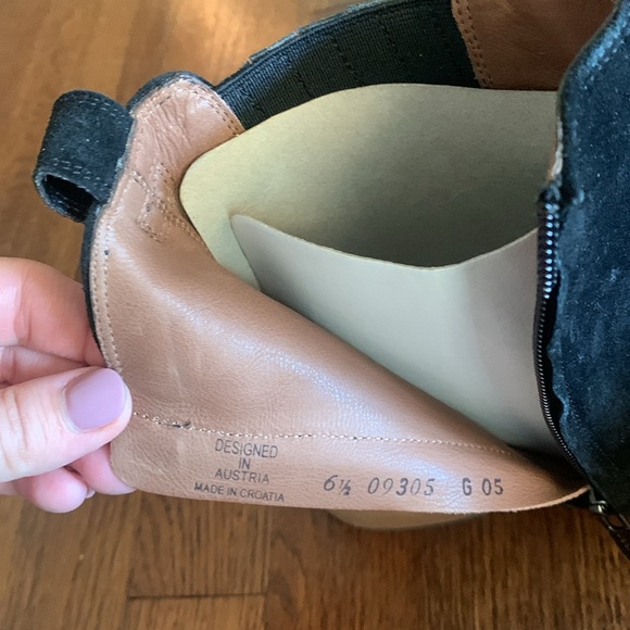 New Paul Green Sante Zip Western Chelsea
Black Suede Ankle Boots - Picture 7 of 10